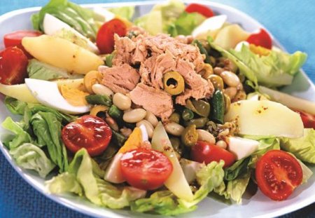 Salata Nicoise clasica cu ton