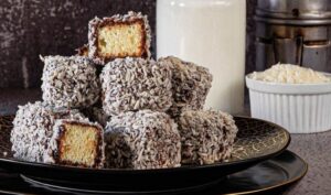 Prăjitură Lamingtons (prăjitură australiană cu nucă de cocos)